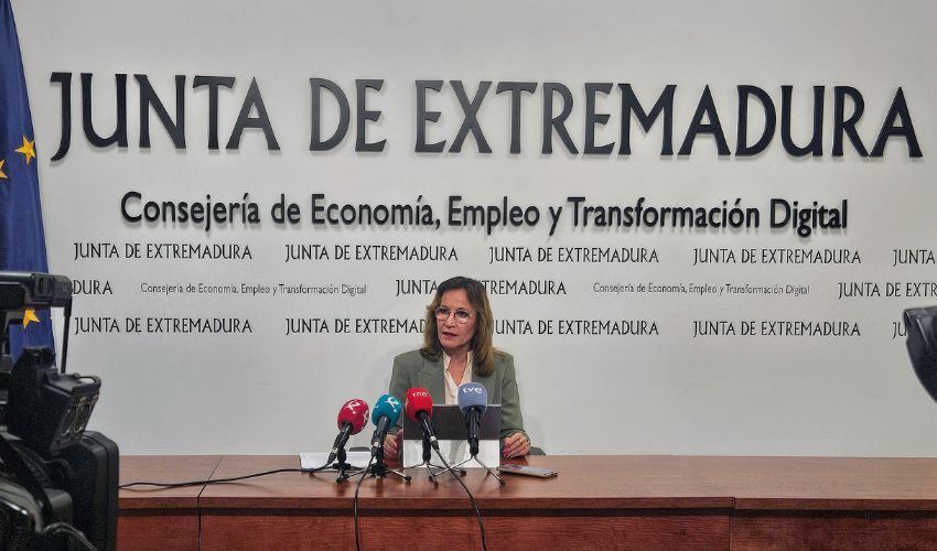 Ir a Extremadura registra una bajada mensual de 94 personas y un descenso interanual de 5.834: la secretaria general de Empleo valora los datos del paro de marzo