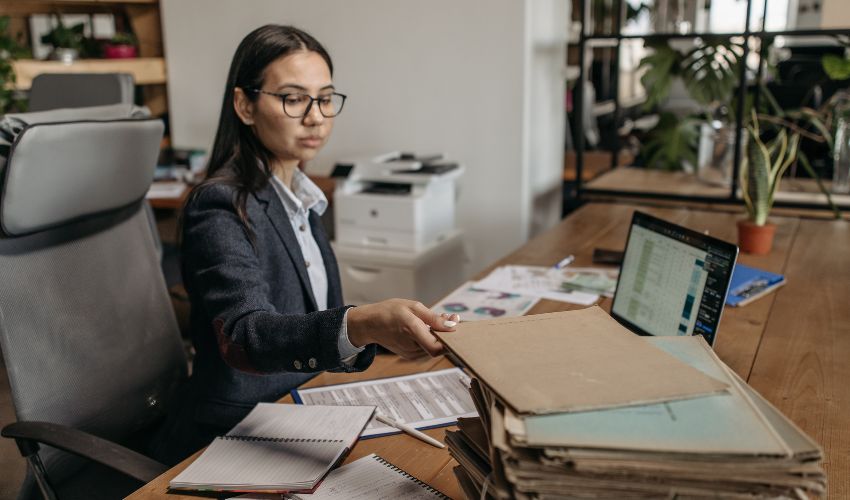 Ir a Listados provisionales de los puestos de técnico/a jurídico/a y administrativo de la Fundación de Relaciones Laborales de Extremadura