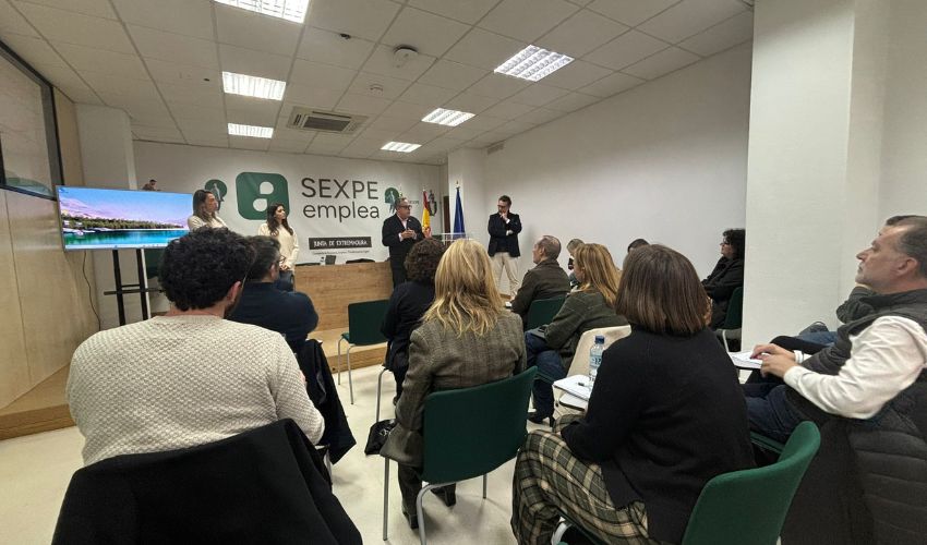 Ir a Éxxita presenta en el COE de Extremadura su innovador Plan de Formación en Economía Circular y Reparación Tecnológica